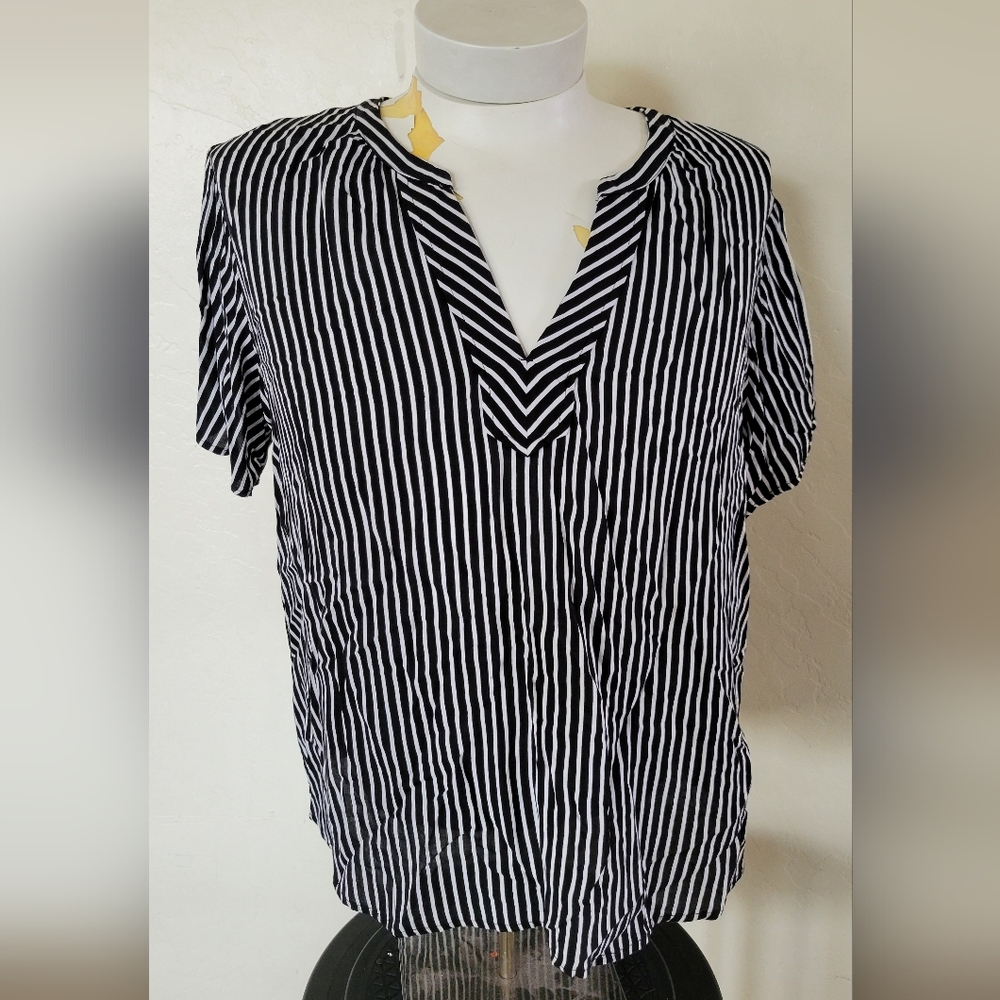 Old Navy Deep V-Neck Striped Short Sleeve Shirt Blouse